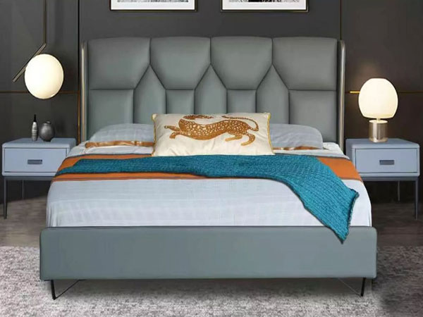 Cad iad na réamhchúraimí ba chóir a ghlacadh agus leaba upholstered leathair á chothabháil?